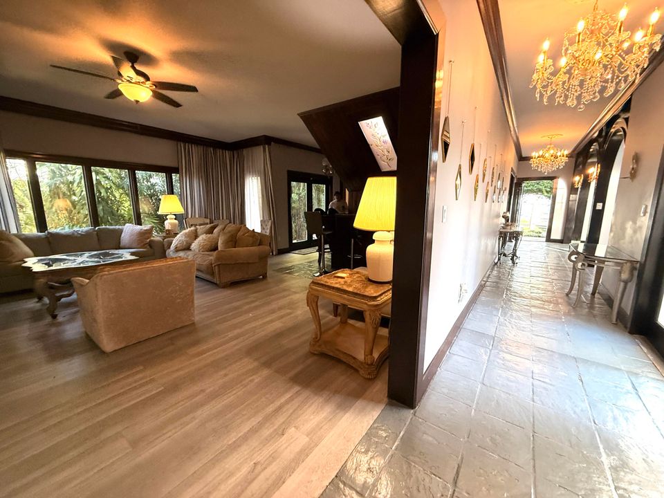 For Sale: $1,950,000 (5 beds, 5 baths, 6264 Square Feet)