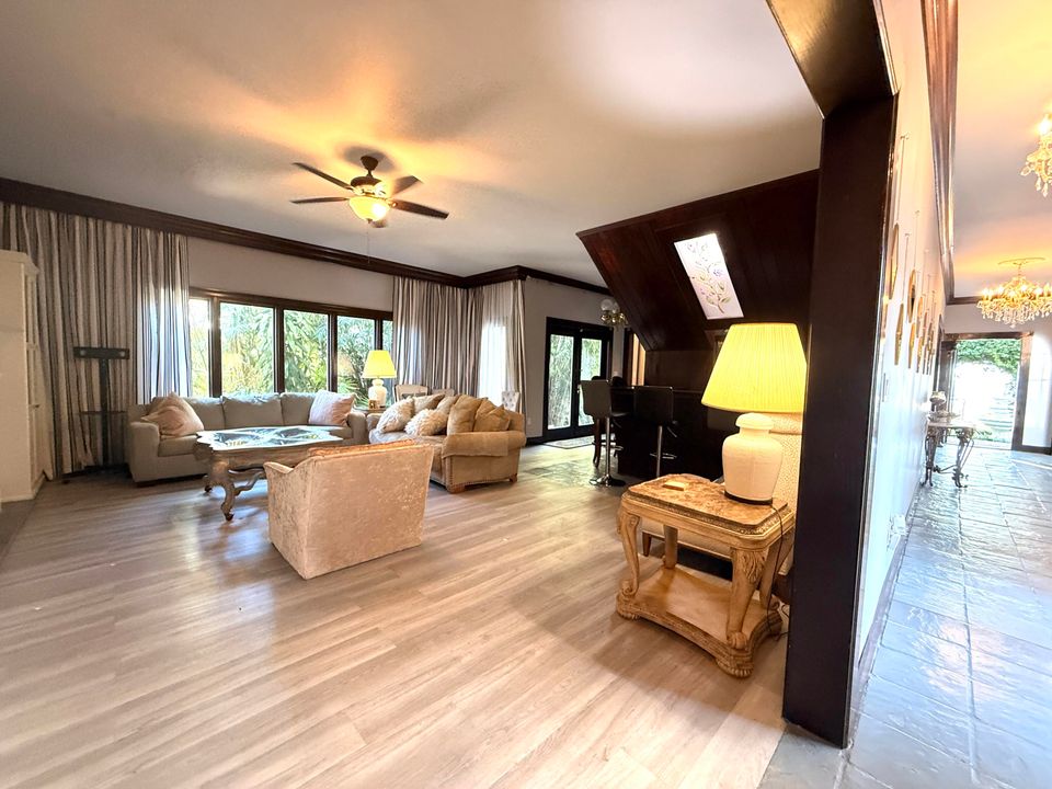 For Sale: $1,950,000 (5 beds, 5 baths, 6264 Square Feet)