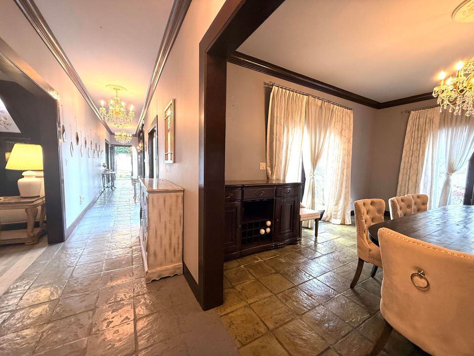 For Sale: $1,950,000 (5 beds, 5 baths, 6264 Square Feet)