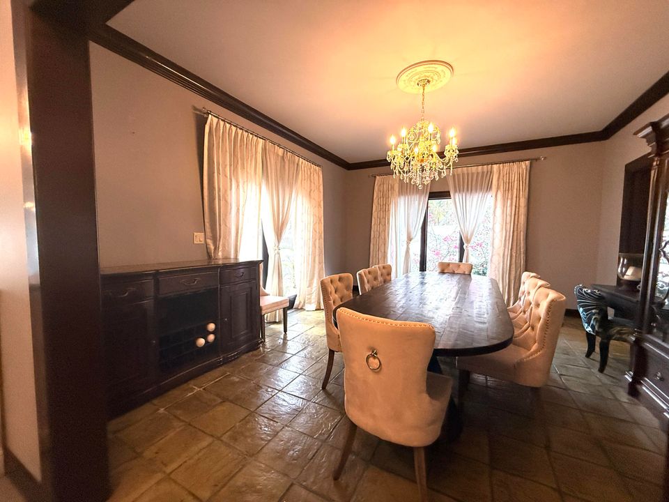 For Sale: $1,950,000 (5 beds, 5 baths, 6264 Square Feet)