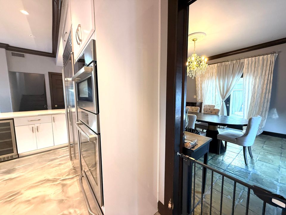 For Sale: $1,950,000 (5 beds, 5 baths, 6264 Square Feet)