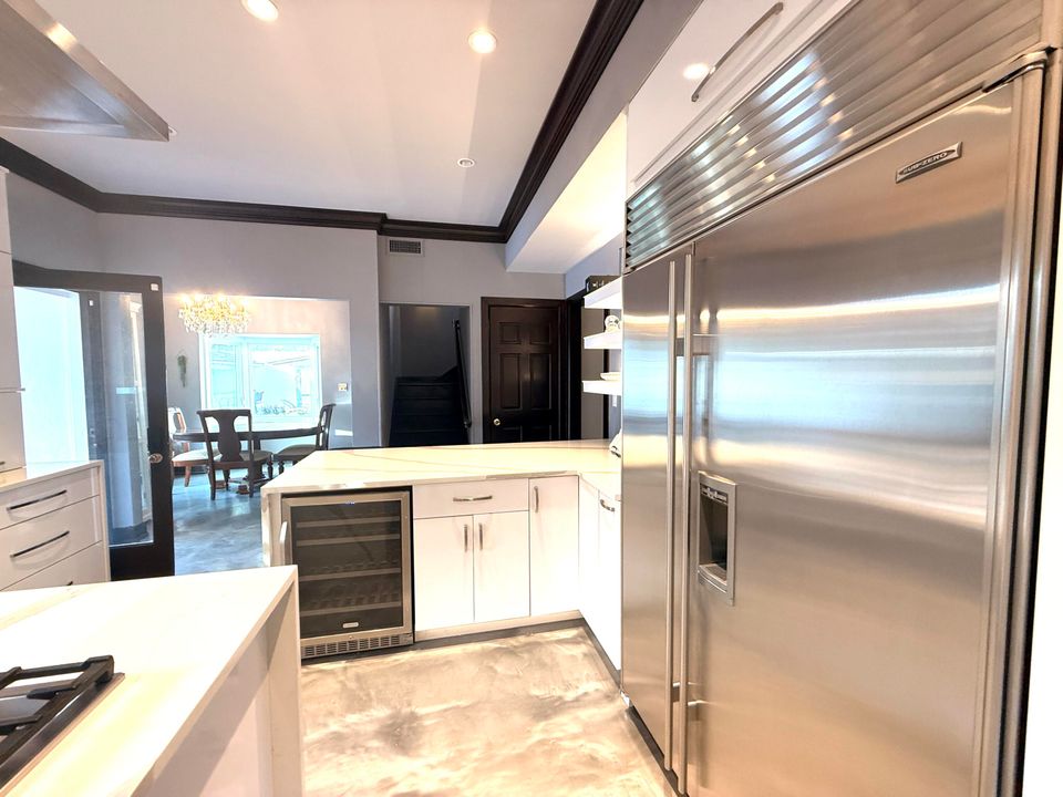 For Sale: $1,950,000 (5 beds, 5 baths, 6264 Square Feet)