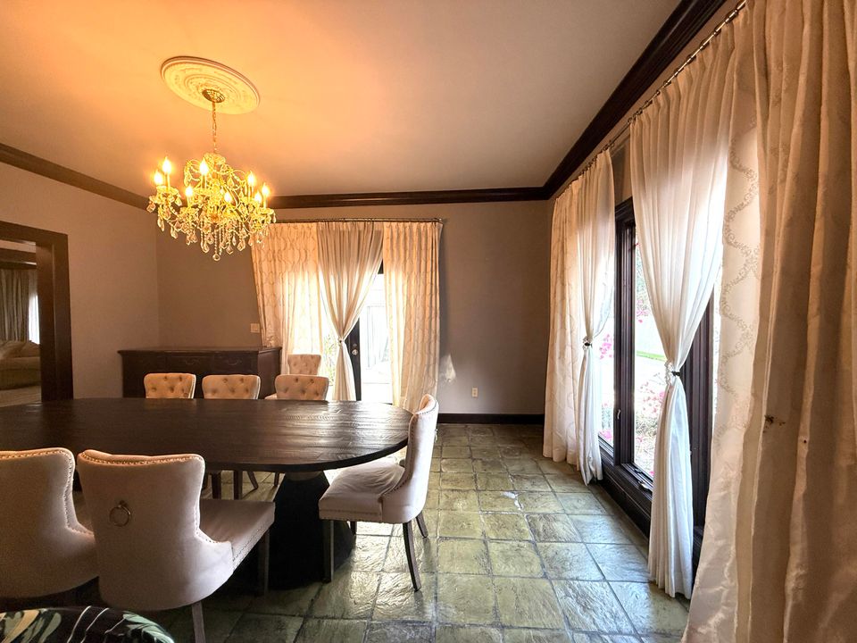 For Sale: $1,950,000 (5 beds, 5 baths, 6264 Square Feet)