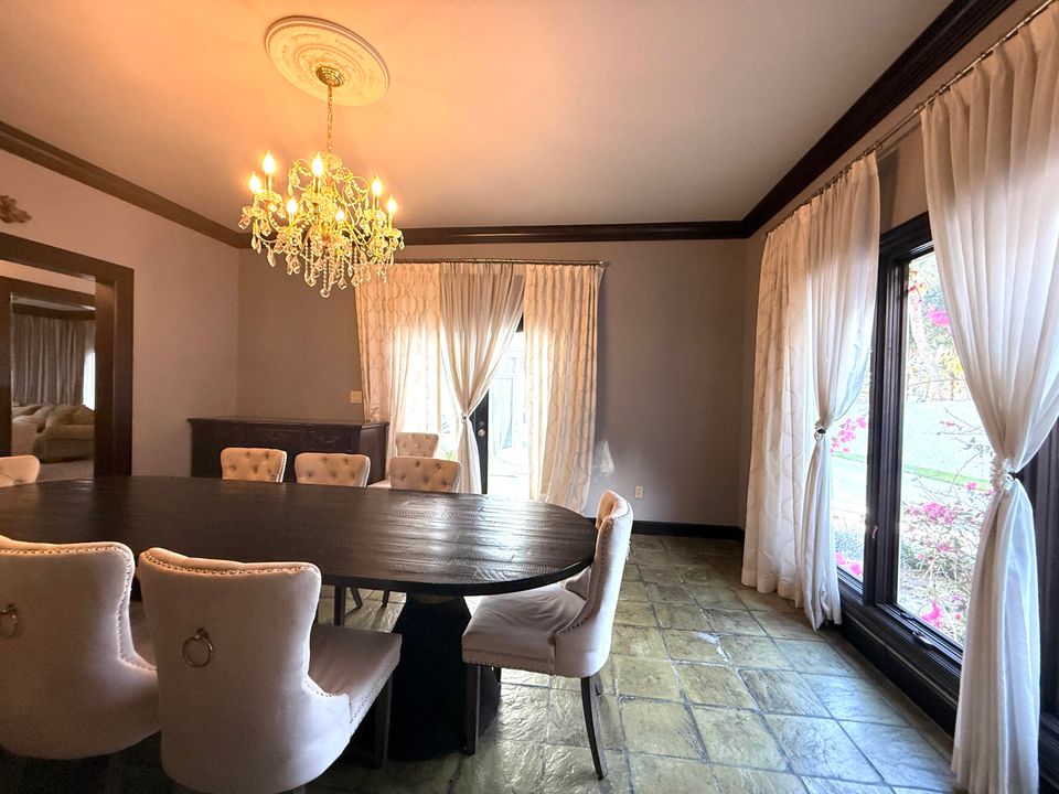 For Sale: $1,950,000 (5 beds, 5 baths, 6264 Square Feet)