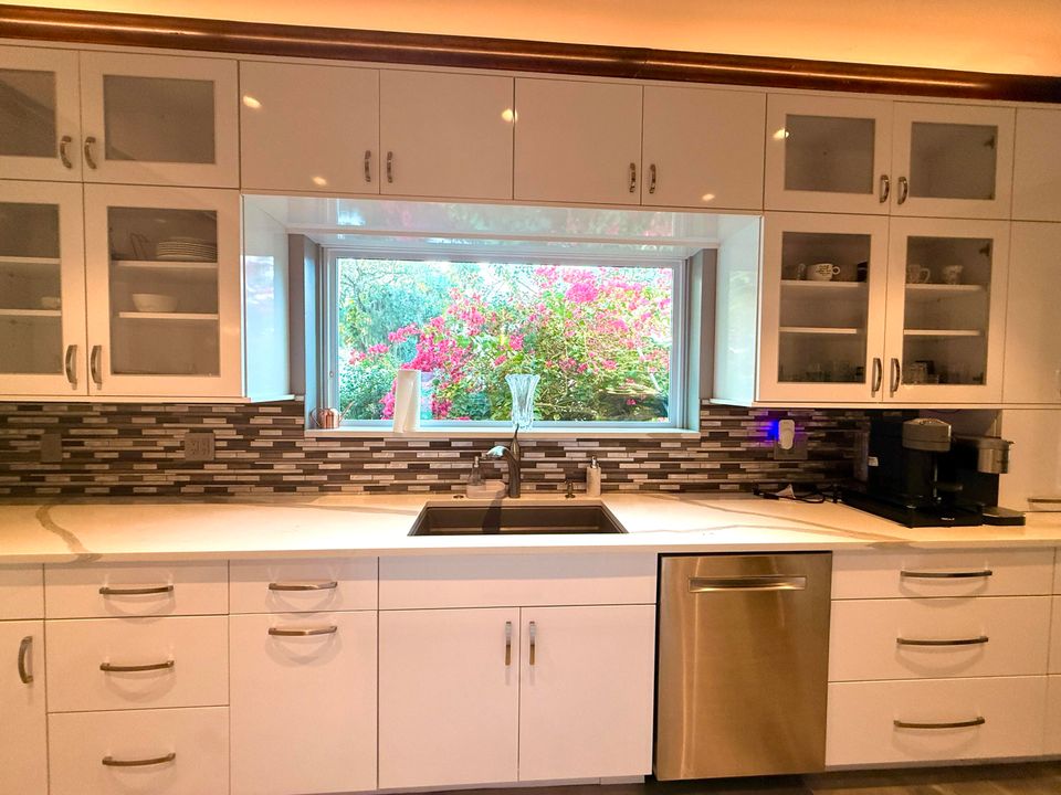 For Sale: $1,950,000 (5 beds, 5 baths, 6264 Square Feet)