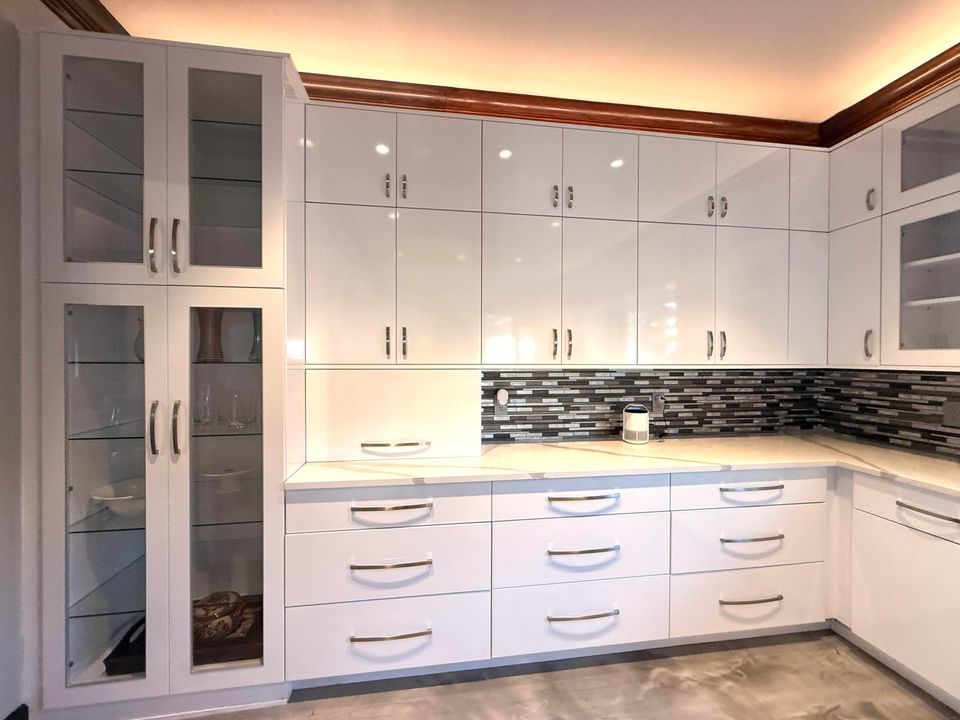 For Sale: $1,950,000 (5 beds, 5 baths, 6264 Square Feet)