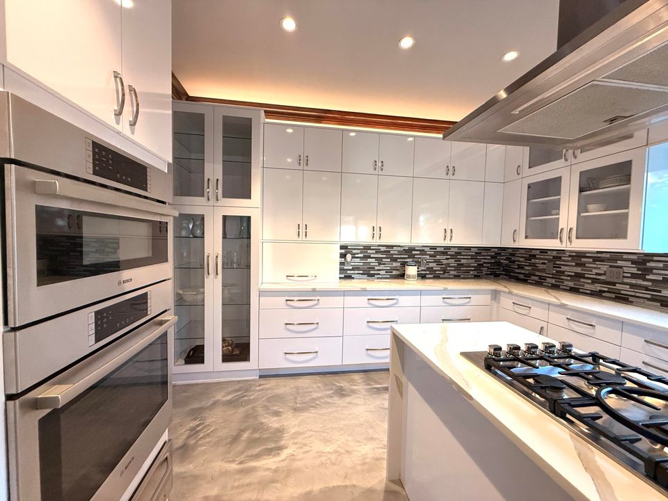 For Sale: $1,950,000 (5 beds, 5 baths, 6264 Square Feet)