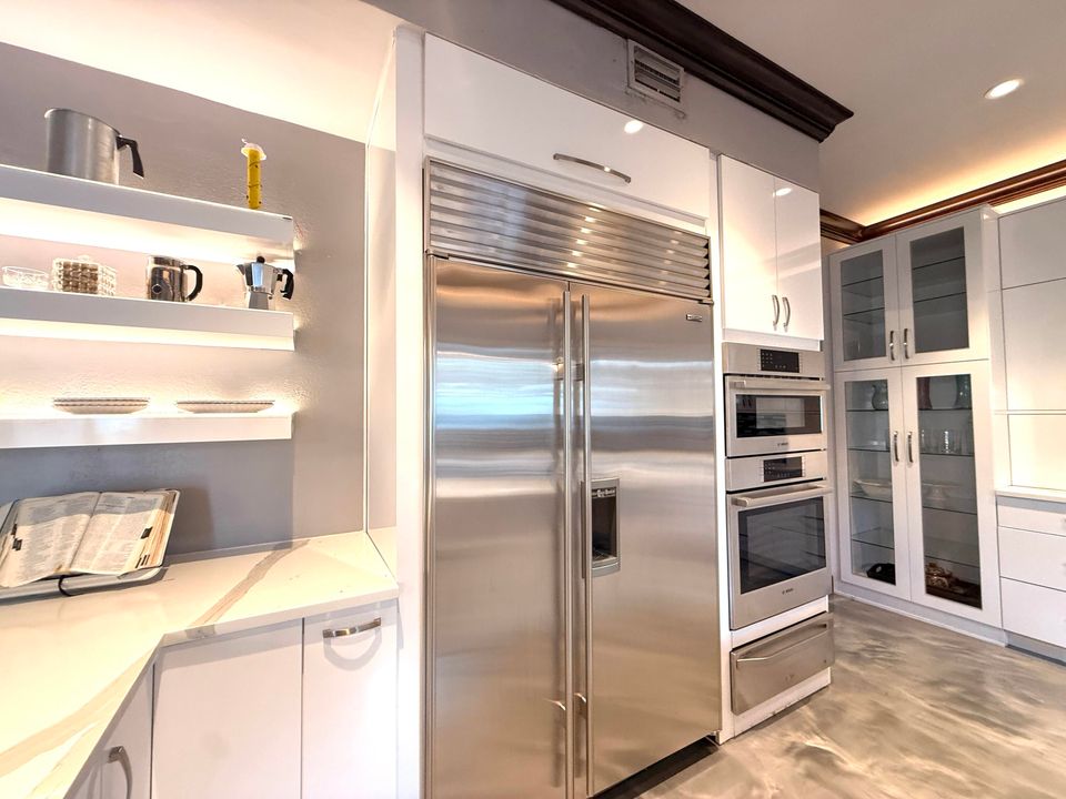 For Sale: $1,950,000 (5 beds, 5 baths, 6264 Square Feet)