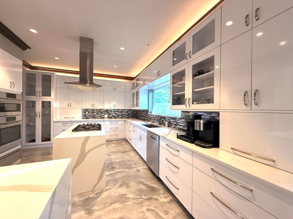 For Sale: $1,950,000 (5 beds, 5 baths, 6264 Square Feet)