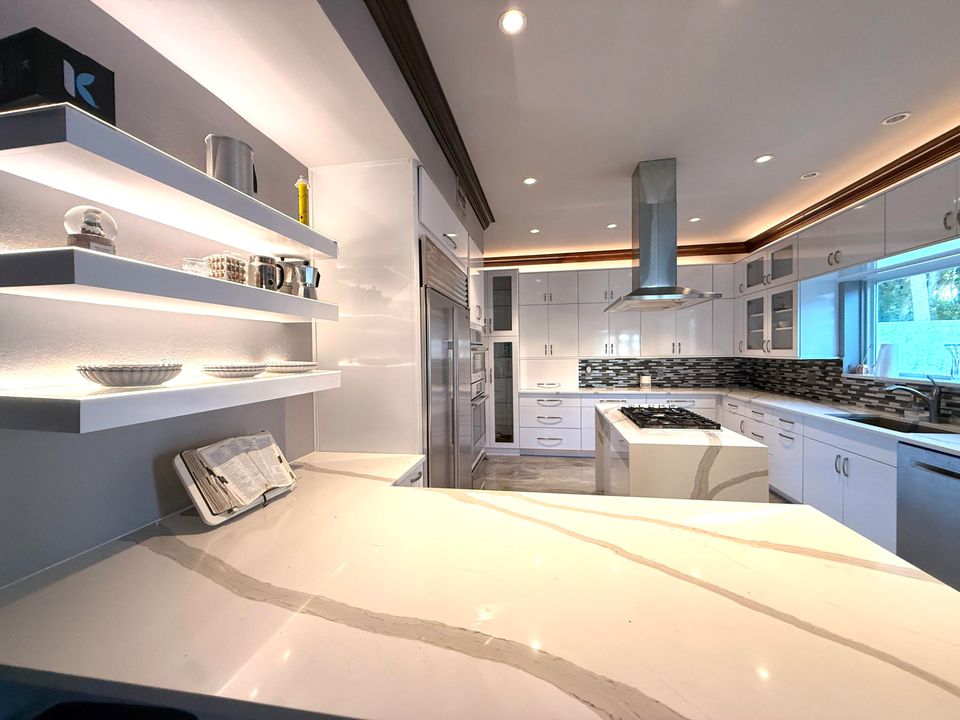 For Sale: $1,950,000 (5 beds, 5 baths, 6264 Square Feet)