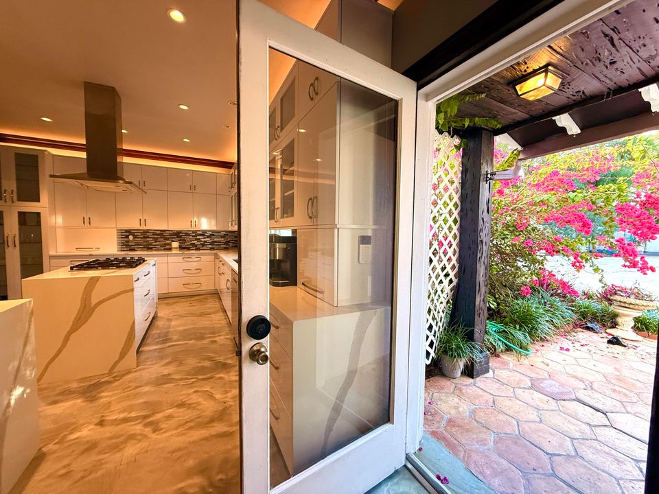 For Sale: $1,950,000 (5 beds, 5 baths, 6264 Square Feet)