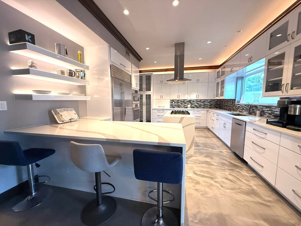 For Sale: $1,950,000 (5 beds, 5 baths, 6264 Square Feet)