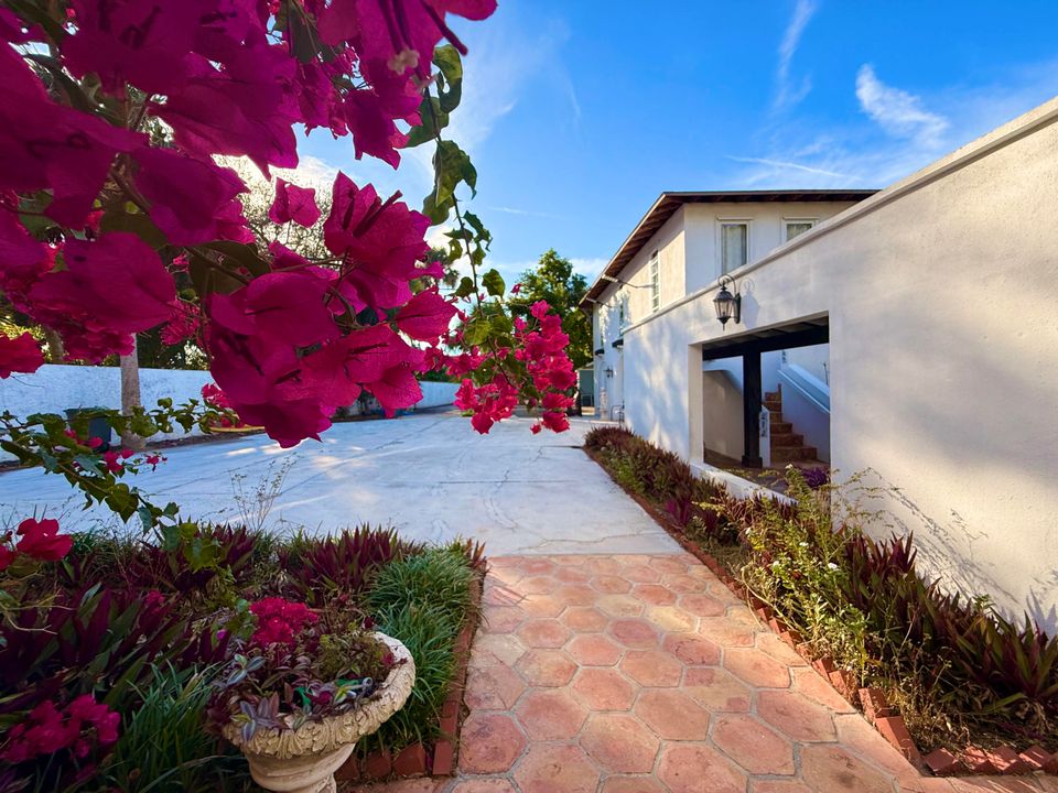 For Sale: $1,950,000 (5 beds, 5 baths, 6264 Square Feet)