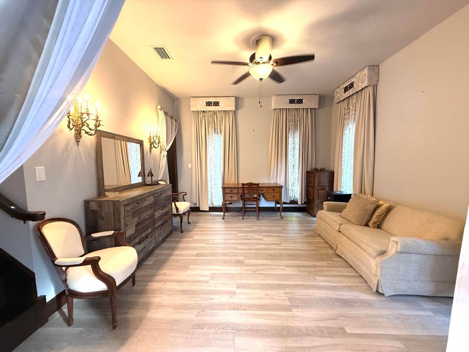 For Sale: $1,950,000 (5 beds, 5 baths, 6264 Square Feet)