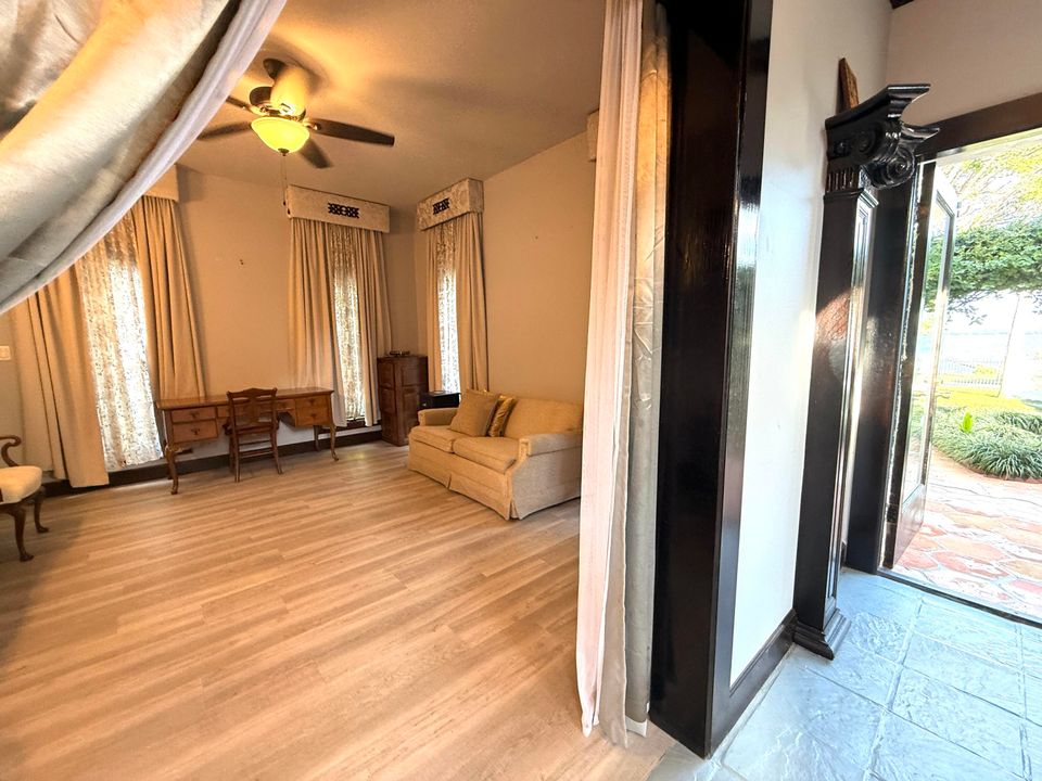 For Sale: $1,950,000 (5 beds, 5 baths, 6264 Square Feet)