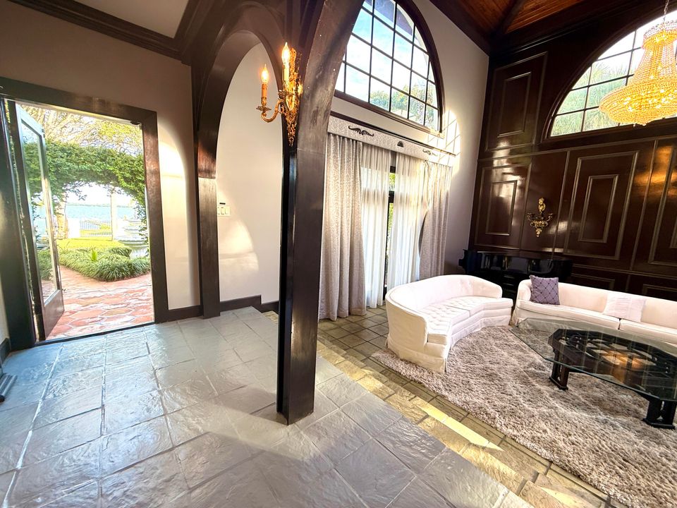 For Sale: $1,950,000 (5 beds, 5 baths, 6264 Square Feet)