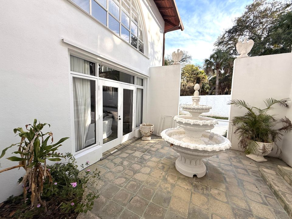 For Sale: $1,950,000 (5 beds, 5 baths, 6264 Square Feet)