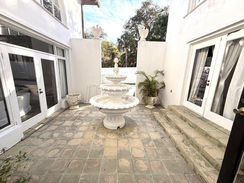 For Sale: $1,950,000 (5 beds, 5 baths, 6264 Square Feet)