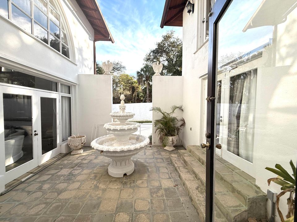 For Sale: $1,950,000 (5 beds, 5 baths, 6264 Square Feet)