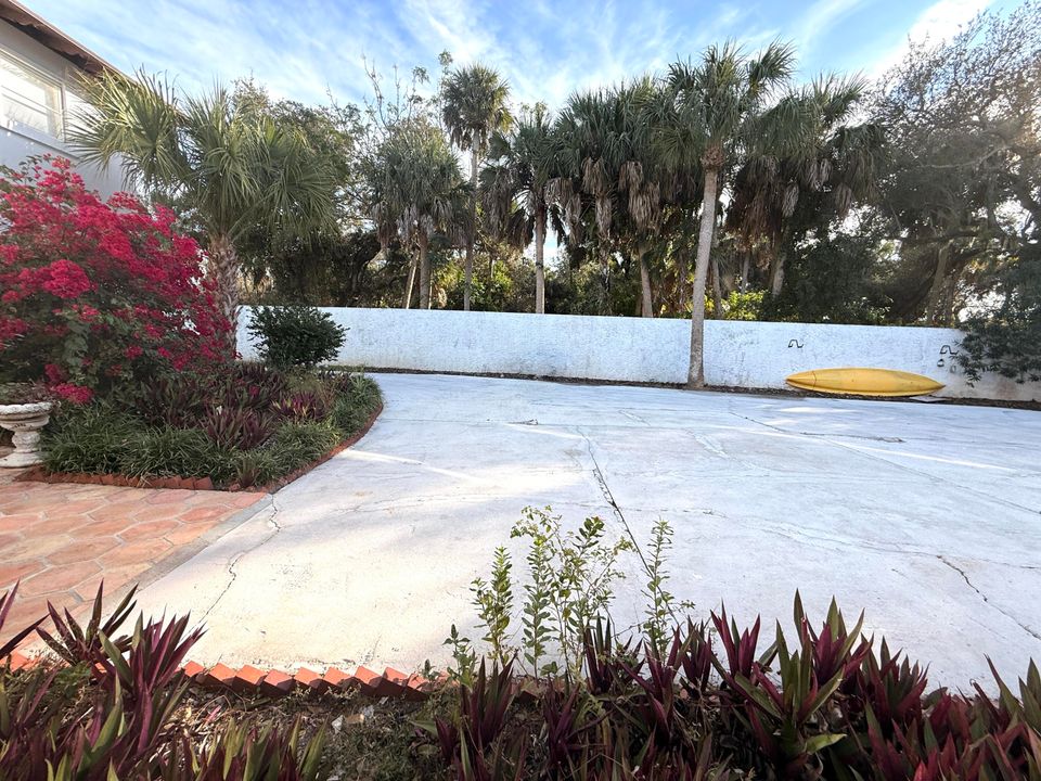 For Sale: $1,950,000 (5 beds, 5 baths, 6264 Square Feet)