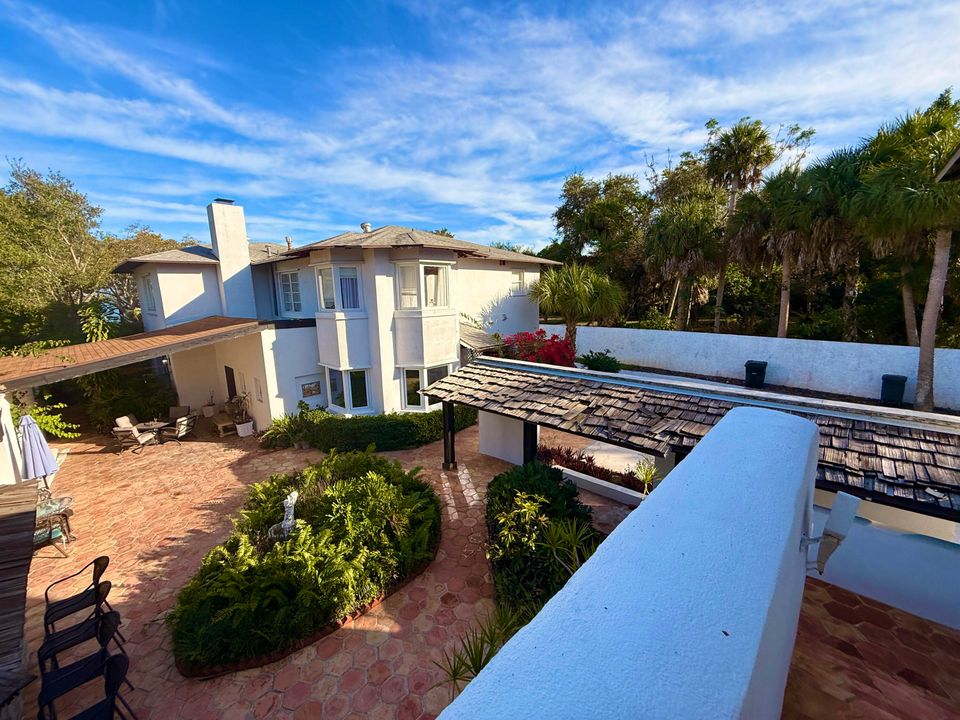 For Sale: $1,950,000 (5 beds, 5 baths, 6264 Square Feet)