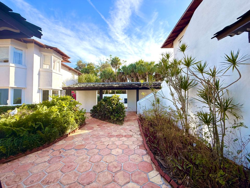 For Sale: $1,950,000 (5 beds, 5 baths, 6264 Square Feet)