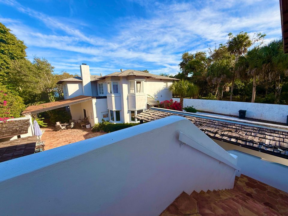 For Sale: $1,950,000 (5 beds, 5 baths, 6264 Square Feet)