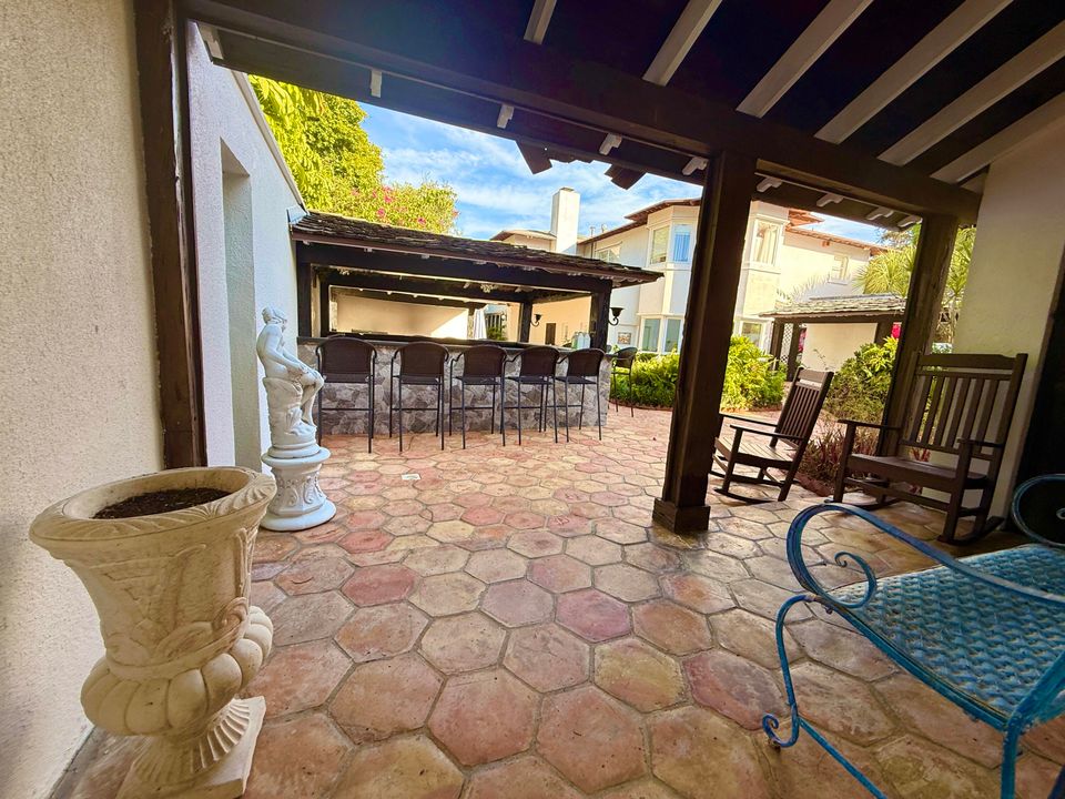 For Sale: $1,950,000 (5 beds, 5 baths, 6264 Square Feet)