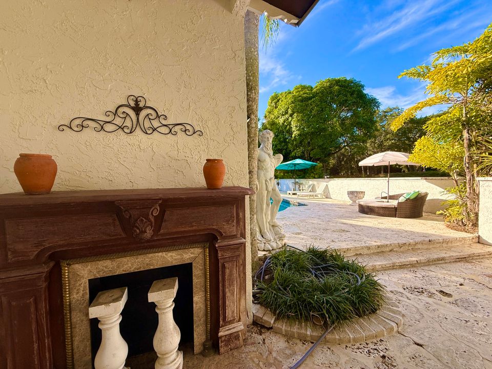 For Sale: $1,950,000 (5 beds, 5 baths, 6264 Square Feet)