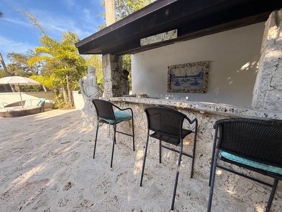 For Sale: $1,950,000 (5 beds, 5 baths, 6264 Square Feet)