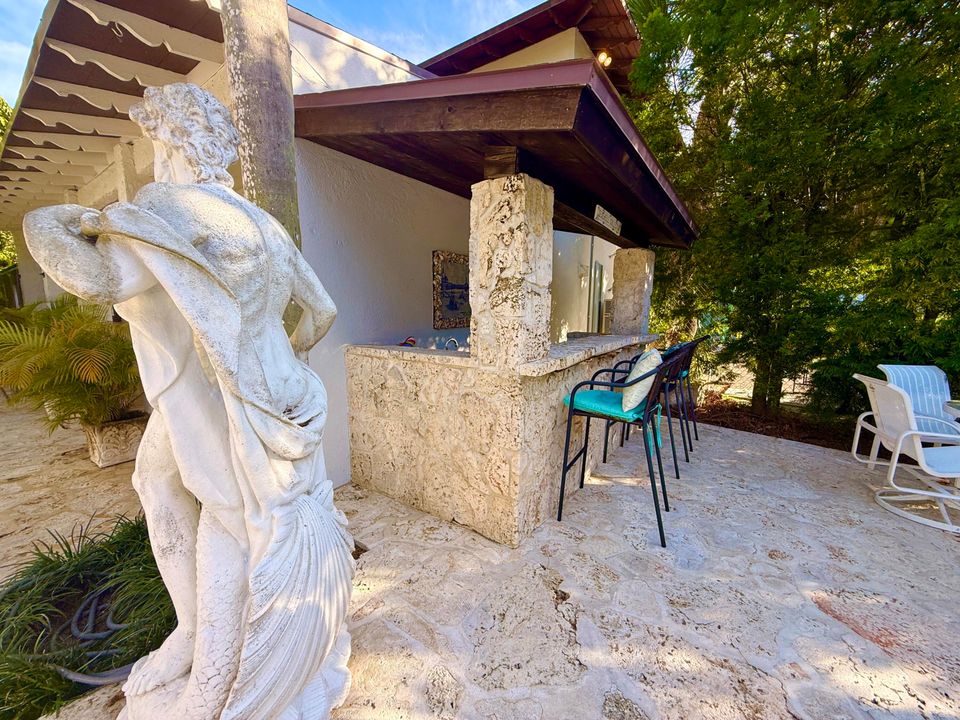 For Sale: $1,950,000 (5 beds, 5 baths, 6264 Square Feet)