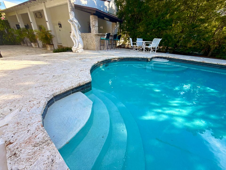 For Sale: $1,950,000 (5 beds, 5 baths, 6264 Square Feet)