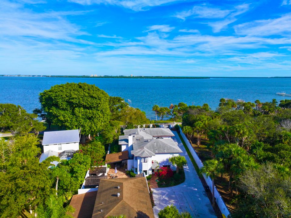 For Sale: $1,950,000 (5 beds, 5 baths, 6264 Square Feet)