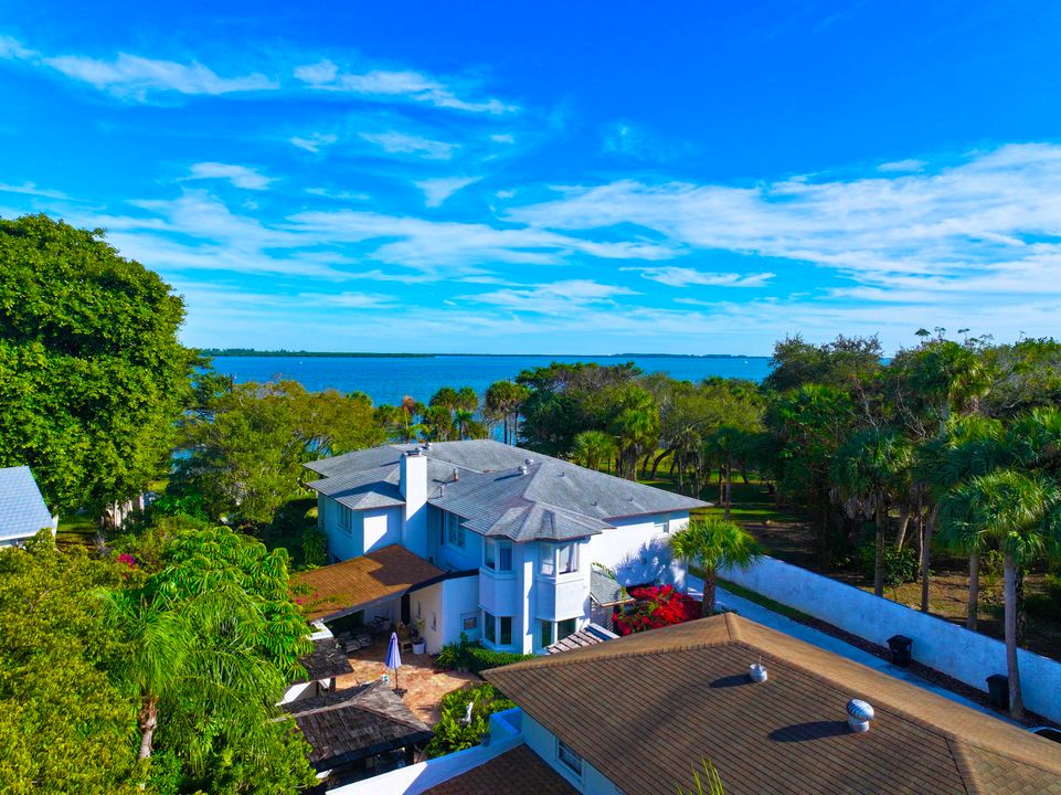 For Sale: $1,950,000 (5 beds, 5 baths, 6264 Square Feet)