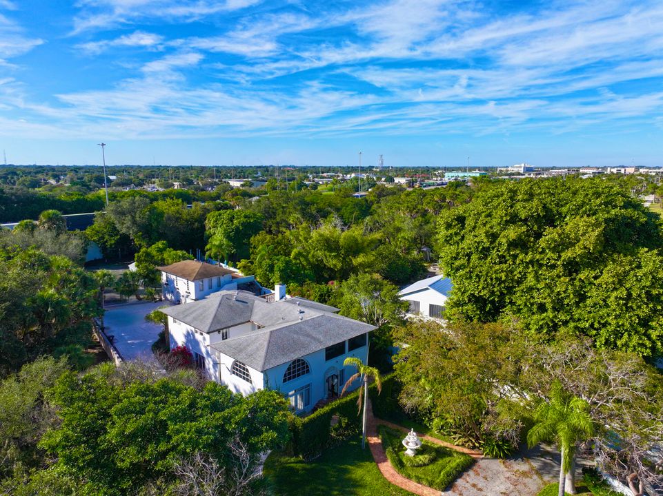 For Sale: $1,950,000 (5 beds, 5 baths, 6264 Square Feet)