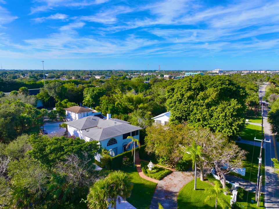 For Sale: $1,950,000 (5 beds, 5 baths, 6264 Square Feet)