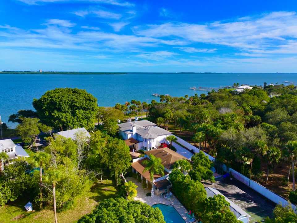 For Sale: $1,950,000 (5 beds, 5 baths, 6264 Square Feet)