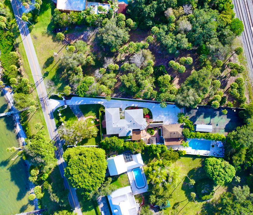 For Sale: $1,950,000 (5 beds, 5 baths, 6264 Square Feet)