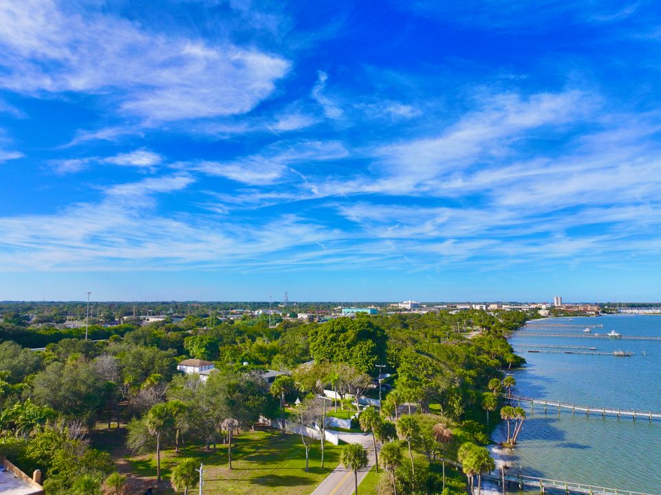 For Sale: $1,950,000 (5 beds, 5 baths, 6264 Square Feet)