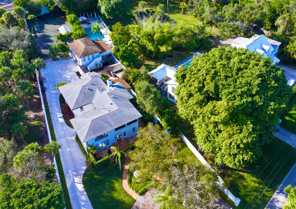 For Sale: $1,950,000 (5 beds, 5 baths, 6264 Square Feet)