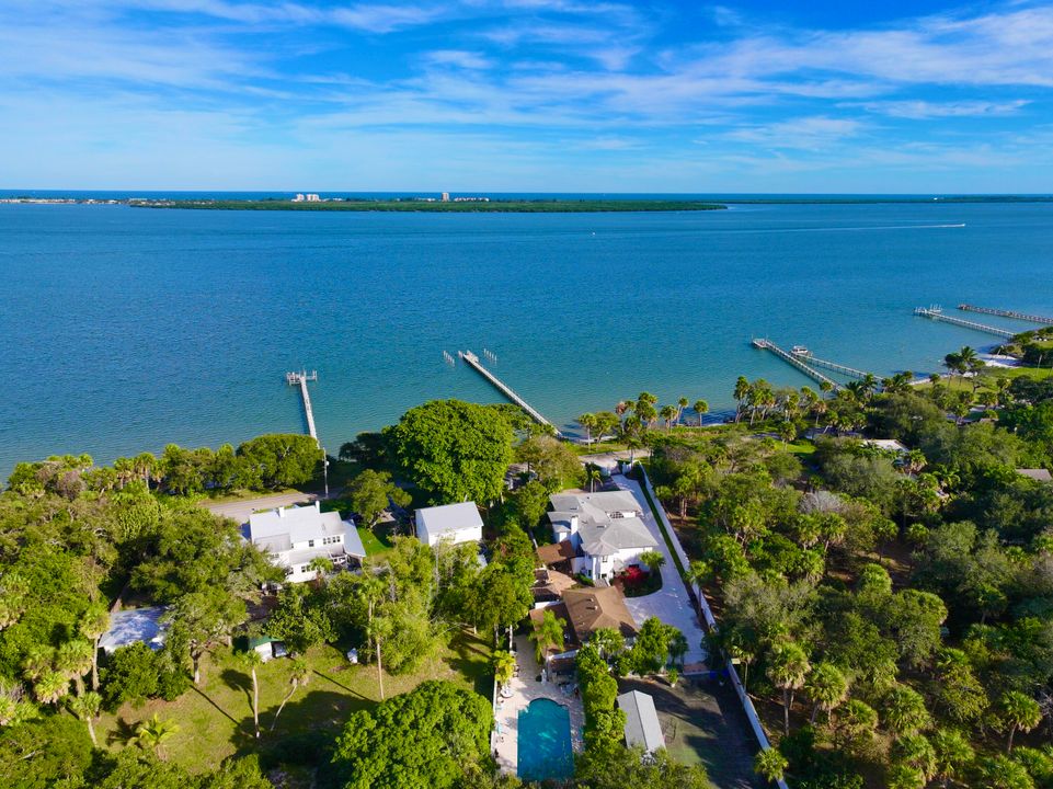 For Sale: $1,950,000 (5 beds, 5 baths, 6264 Square Feet)