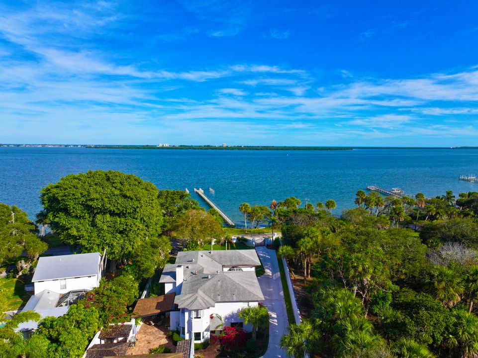 For Sale: $1,950,000 (5 beds, 5 baths, 6264 Square Feet)