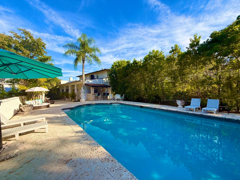 For Sale: $1,950,000 (5 beds, 5 baths, 6264 Square Feet)