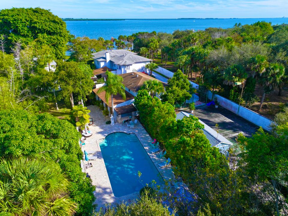 For Sale: $1,950,000 (5 beds, 5 baths, 6264 Square Feet)