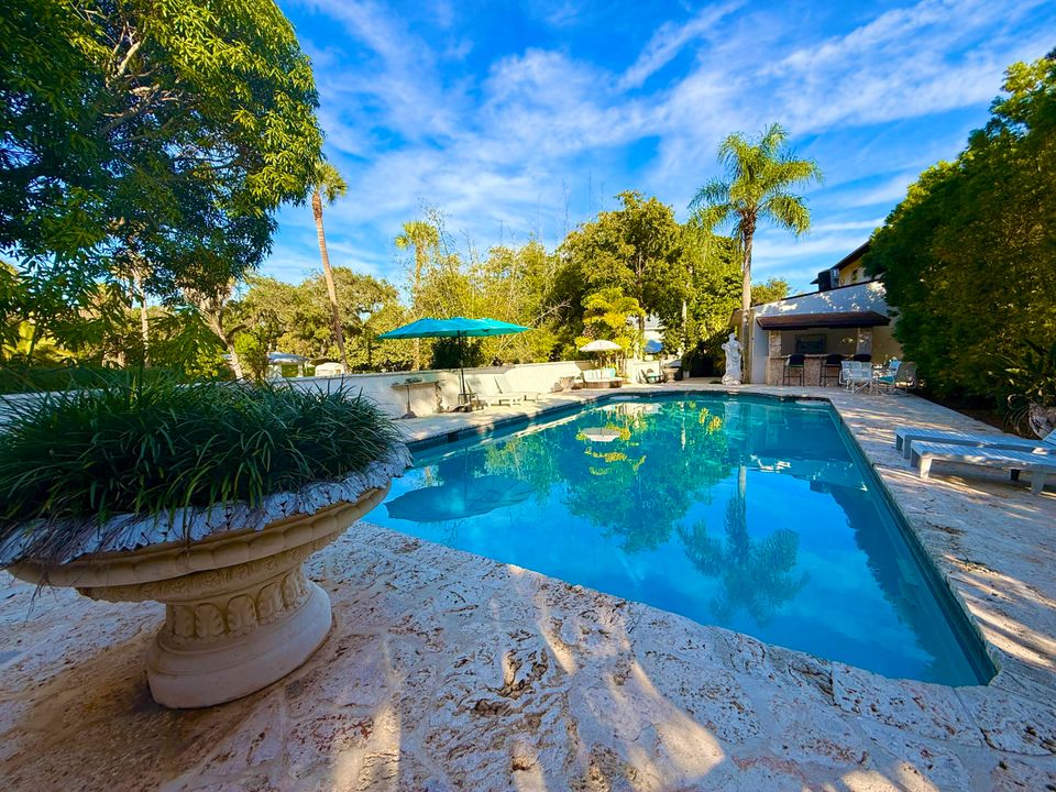 For Sale: $1,950,000 (5 beds, 5 baths, 6264 Square Feet)