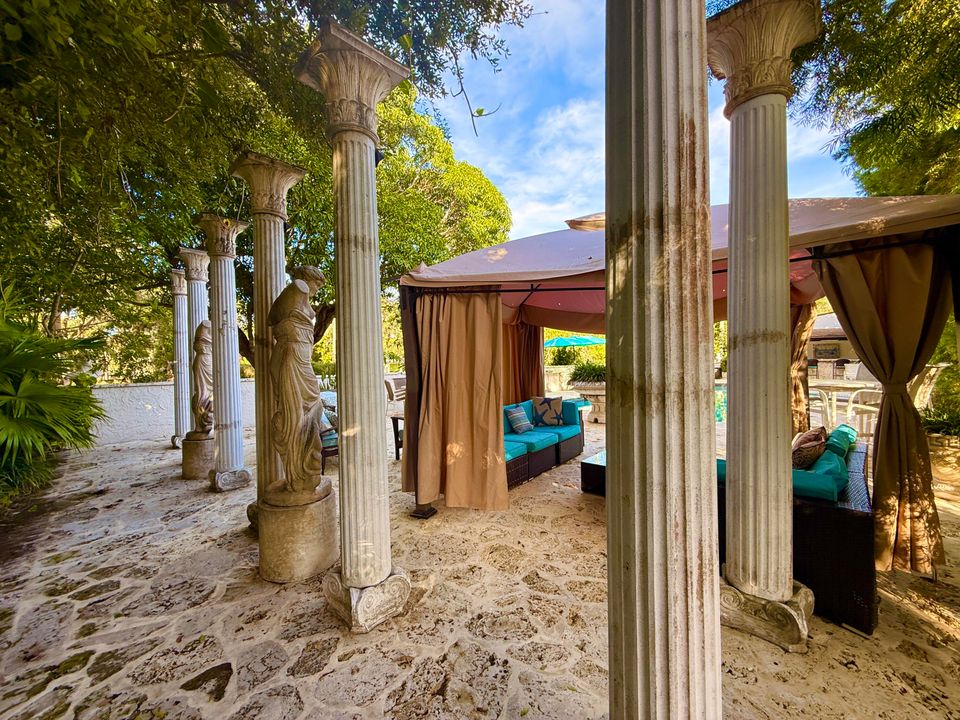 For Sale: $1,950,000 (5 beds, 5 baths, 6264 Square Feet)