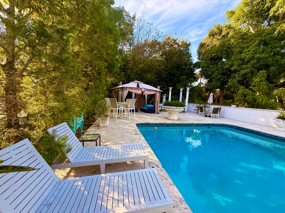 For Sale: $1,950,000 (5 beds, 5 baths, 6264 Square Feet)