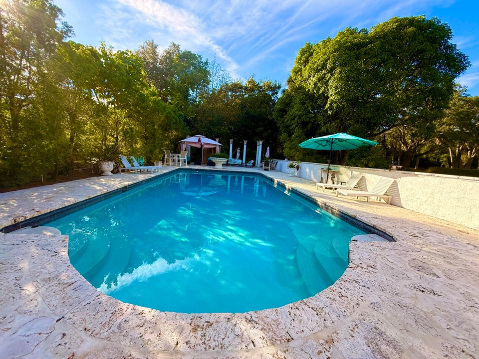 For Sale: $1,950,000 (5 beds, 5 baths, 6264 Square Feet)