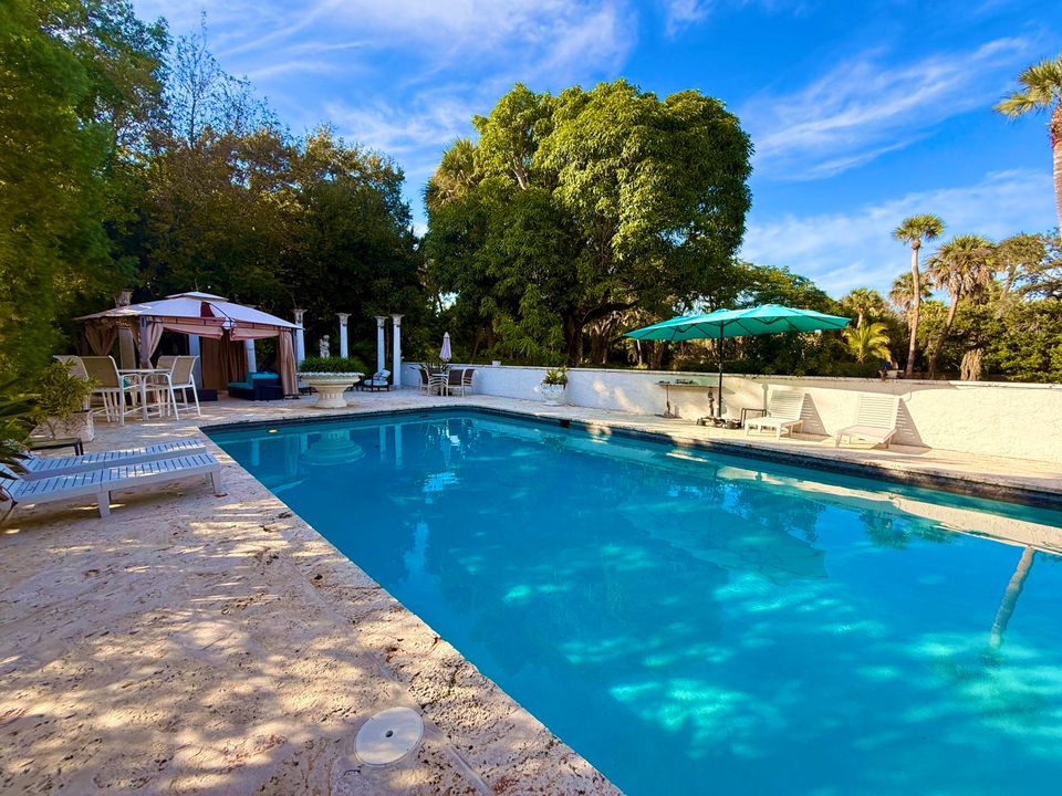 For Sale: $1,950,000 (5 beds, 5 baths, 6264 Square Feet)