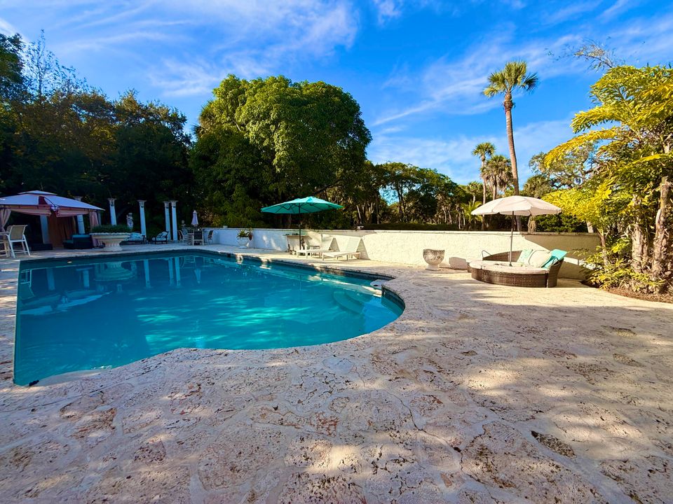 For Sale: $1,950,000 (5 beds, 5 baths, 6264 Square Feet)